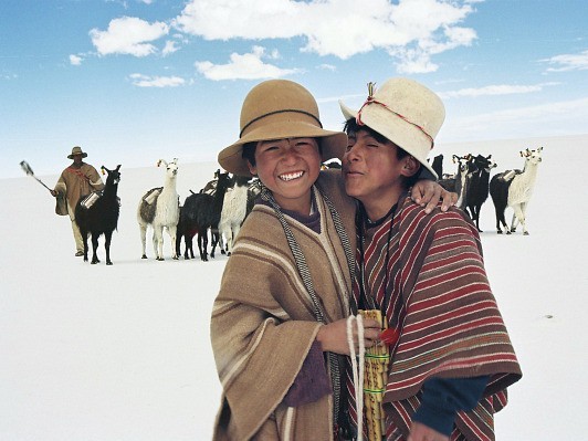 南米ボリビアのウユニ塩湖を舞台に雄大な自然と先住民の家族を描いた、映画『パチャママの贈りもの』レビュアー募集