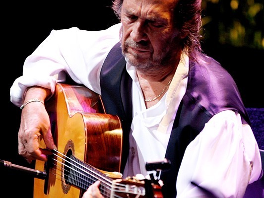 急逝したフラメンコ・ギターの巨匠を息子が描く―映画『パコ・デ・ルシア 灼熱のギタリスト』