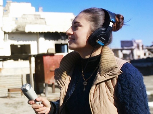 クルド人監督が捉えたシリア“武器を作るのをやめろと言いたい”『ラジオ・コバニ』