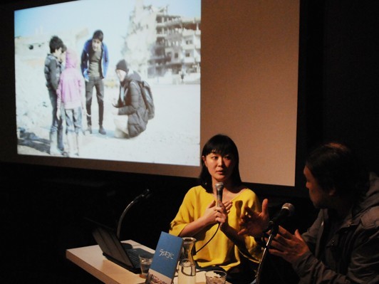 非人道性、構造的暴力に声を挙げ続けたい 安田菜津紀さん映画『ラジオ・コバニ』で登壇
